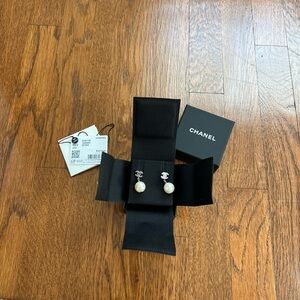 AUTH BNWT CHANEL Pearl and Silver Logo Earrings